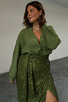 Thumbnail for caption_Model wears Olive Miley Shirt in UK size 18/ US 14