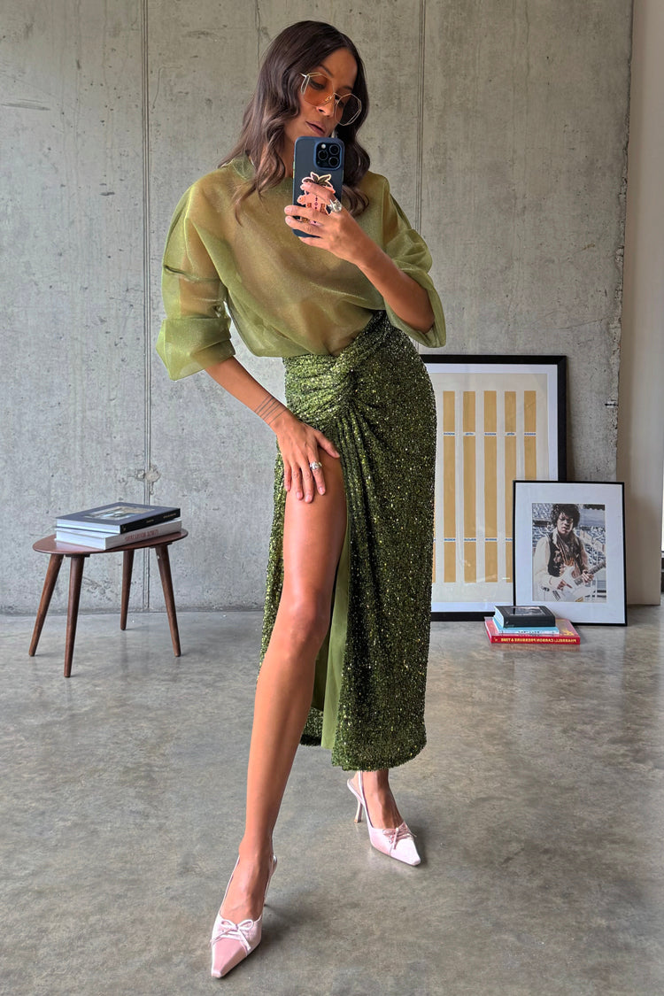 caption_Model wears Khaki Sequin Jaspre Skirt in UK size 8/ US 4