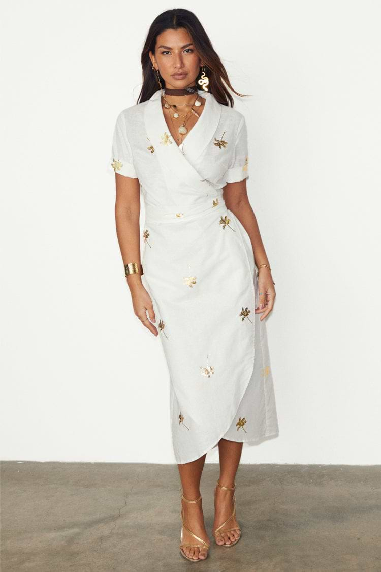 caption_Model wears White Cotton Linen Brooklyn Dress With Gold Fleck in UK size 10/ US 6