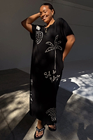 Thumbnail for caption_Model is 5ft6” and wears size L