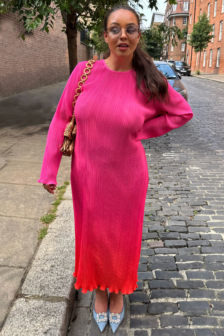 caption_Model wears Red and Pink Ombre Plisse Dress in UK size 18/ US 14