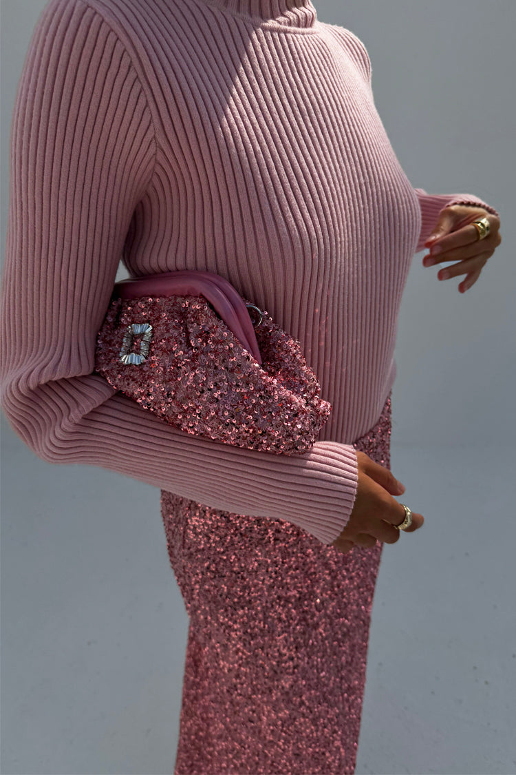 caption_Model wears 
 Pink Rib Knit Jumper in size XS