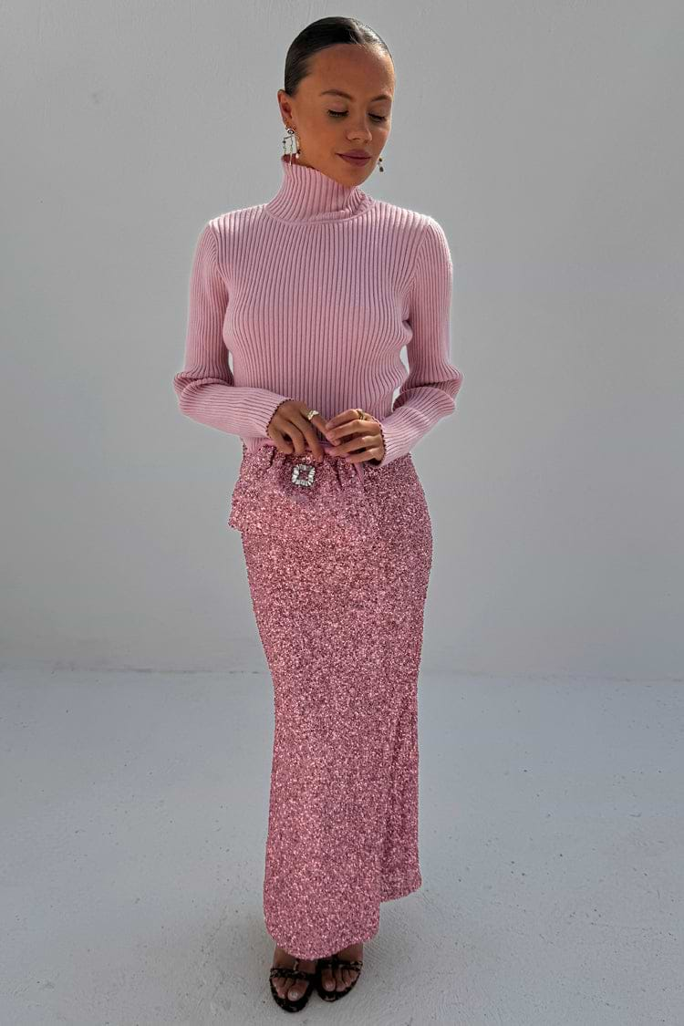 caption_Model wears Pink Sequin Dorris Skirt in UK 8 / US 4