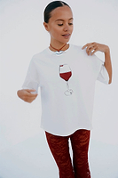 Thumbnail for caption_Model wears Vino T-Shirt in UK size M