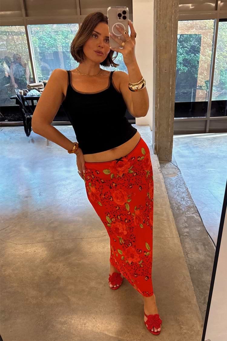 caption_Model is 5ft7” and wears UK size 18/ US 14