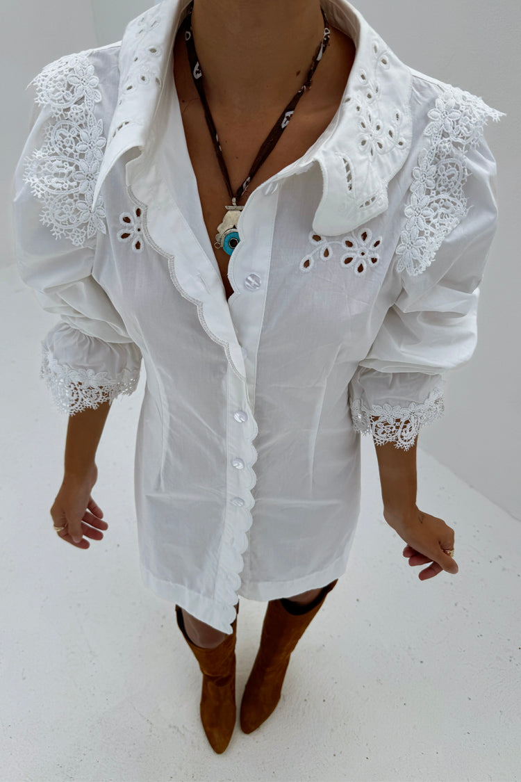 caption_Model wears White Sicily Shirt Dress in UK size 8/ US 4