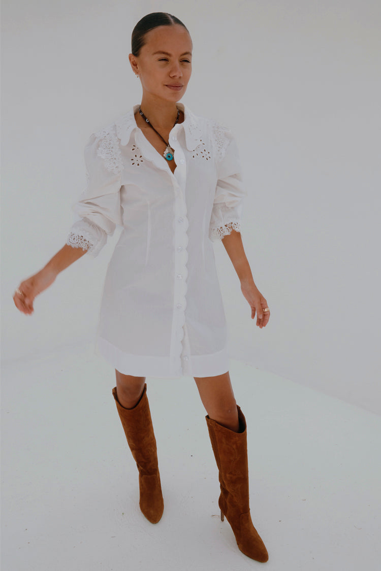 caption_Model wears White Sicily Shirt Dress in UK size 8/ US 4