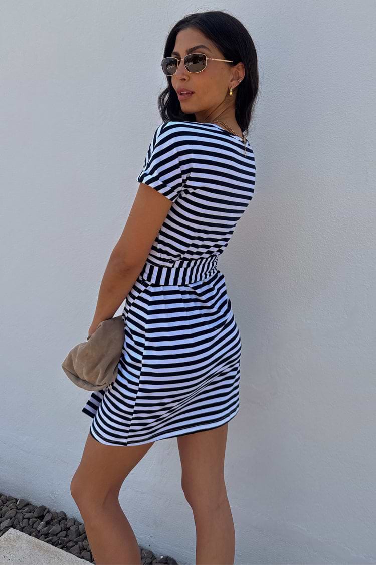 caption_Model is 5ft7” and wears UK size 8/ US 4