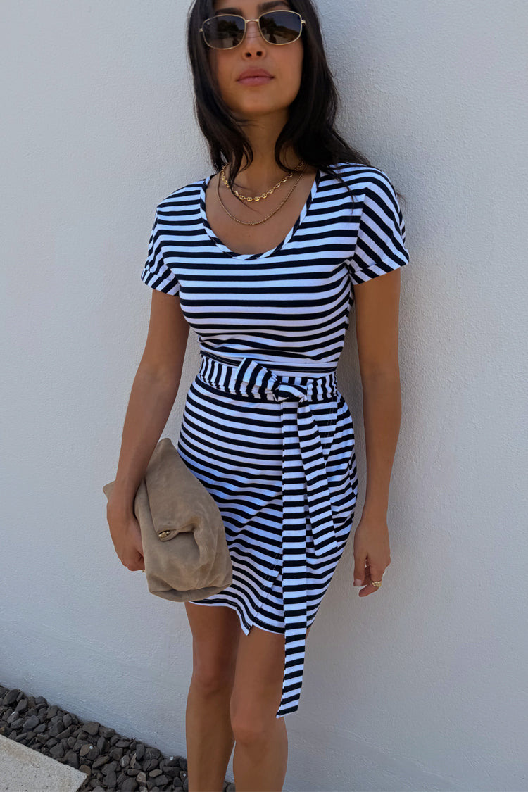 caption_Model is 5ft7” and wears UK size 8/ US 4