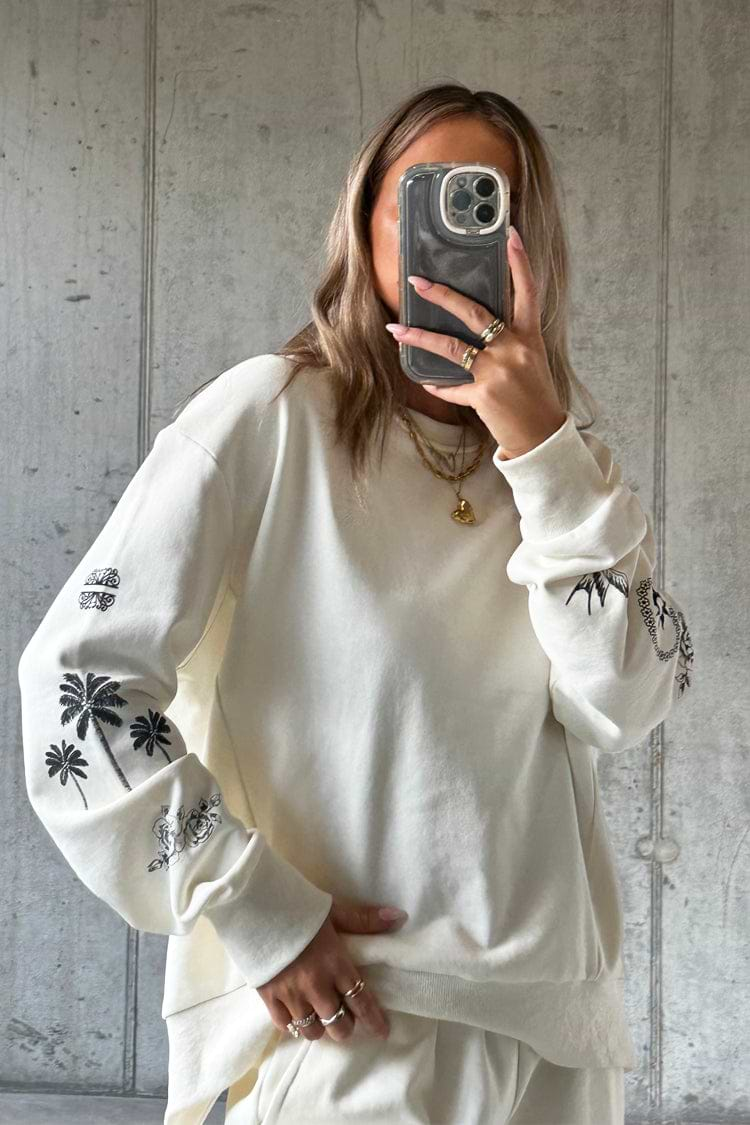 caption_Model wears White Tattoo Sweatshirt in UK size 10/ US 6