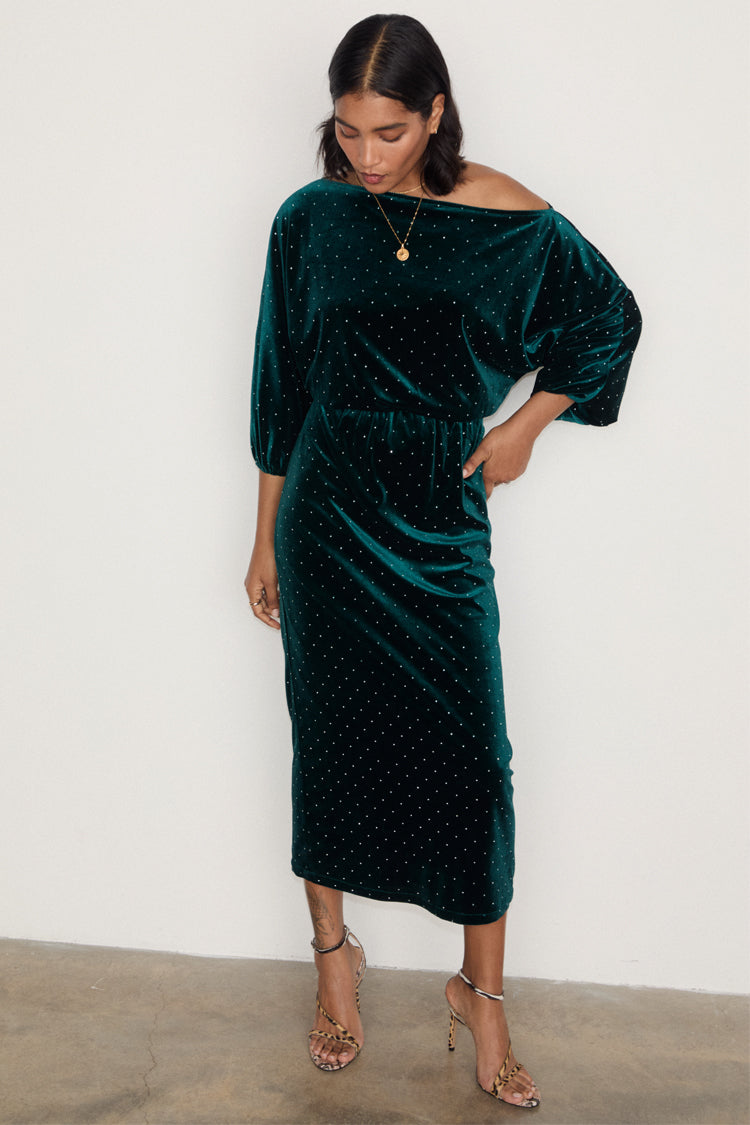 caption_Model wears Emerald Velvet Tilly Dress  in UK size 8/ US 4