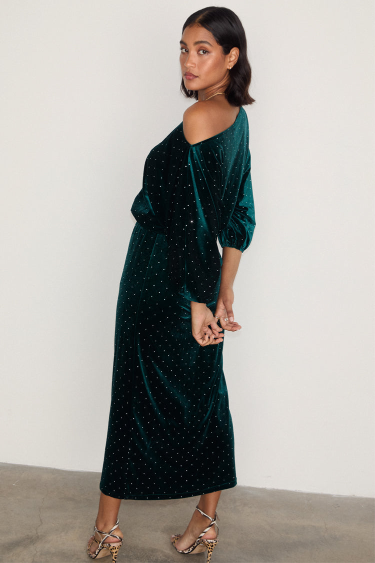 caption_Model wears Emerald Velvet Tilly Dress  in UK size 8/ US 4