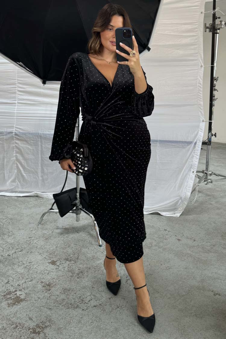 caption_Model wears Black Velvet Midi Vienna Dress in UK size 18/ US 14