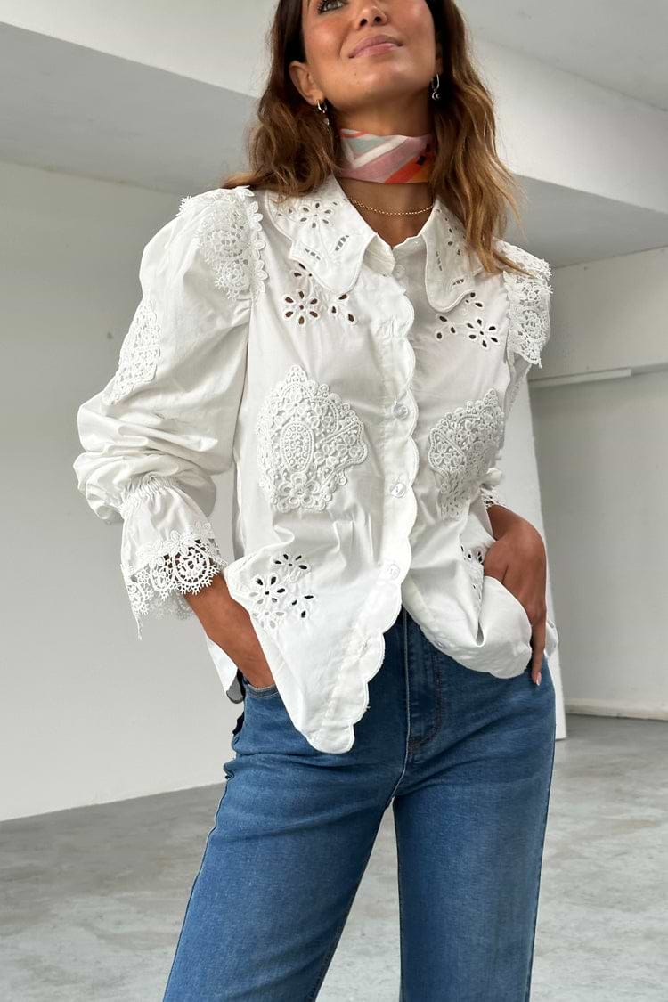 caption_Model wears White Sicily Shirt in UK size 10/ US 6