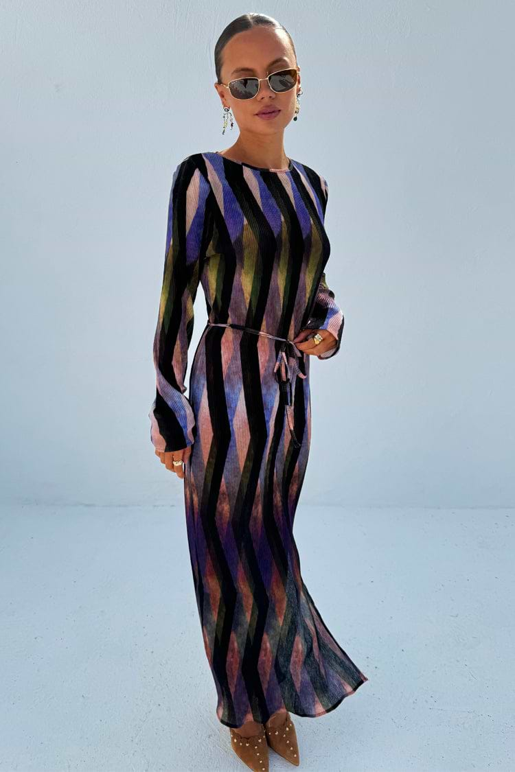 caption_Model wears Zig Zag Gaia Plisse Dress  in UK size 8/ US 4