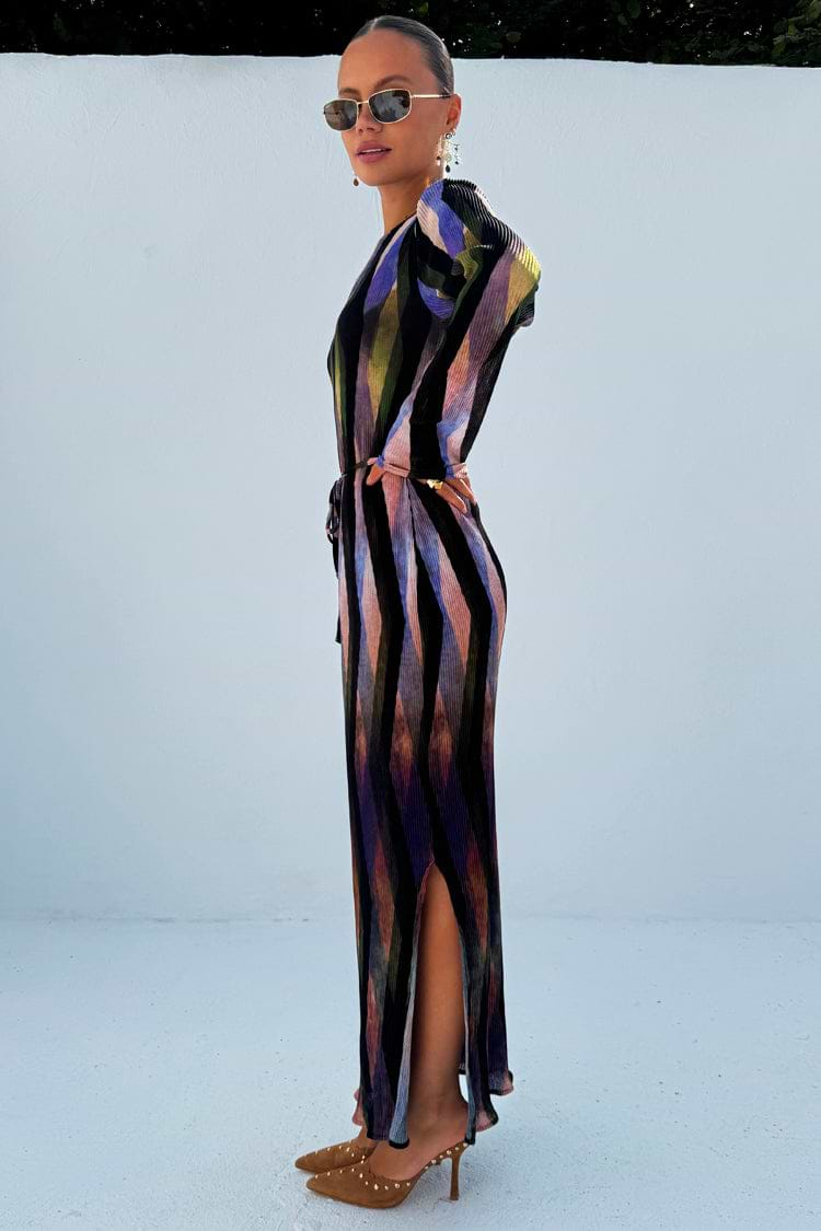 caption_Model wears Zig Zag Gaia Plisse Dress  in UK size 8/ US 4