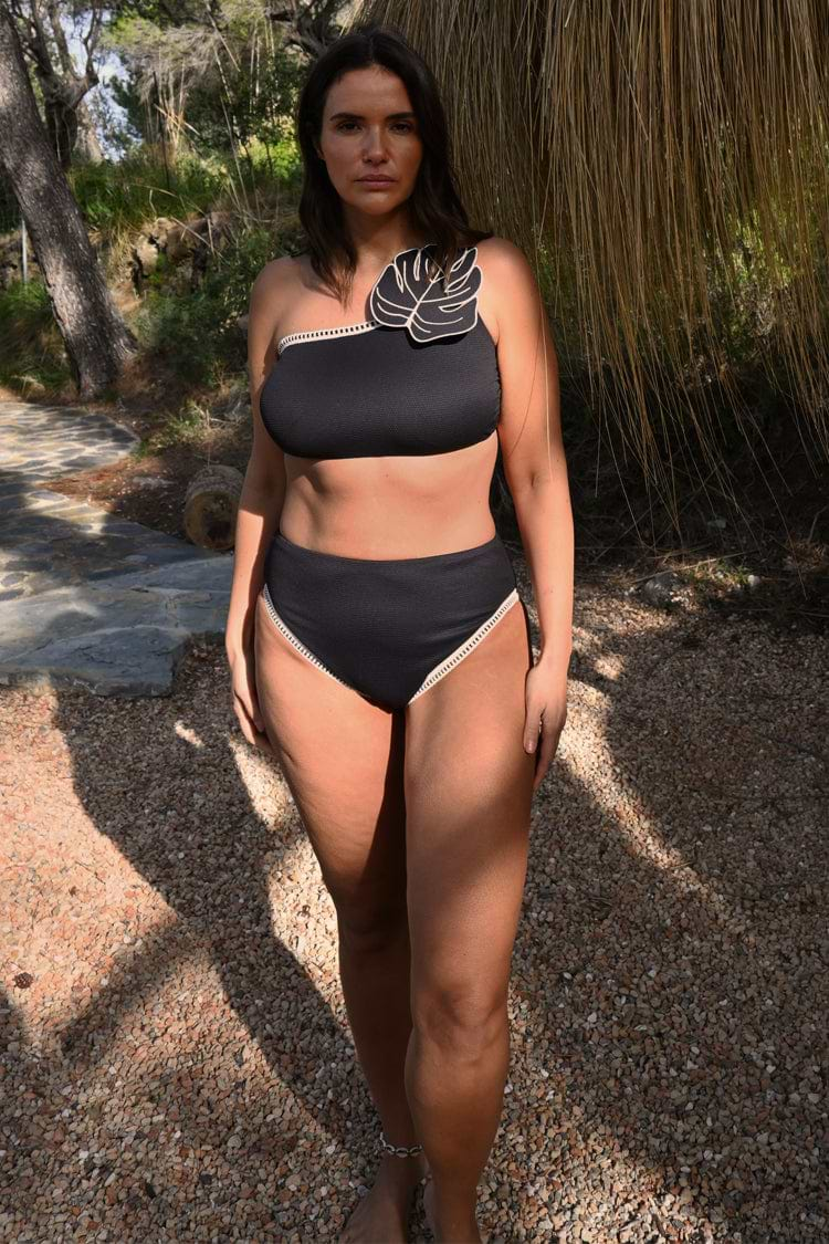 caption_Model wears Black Leaf One Shoulder Bikini Top  in UK size 16/ US 12