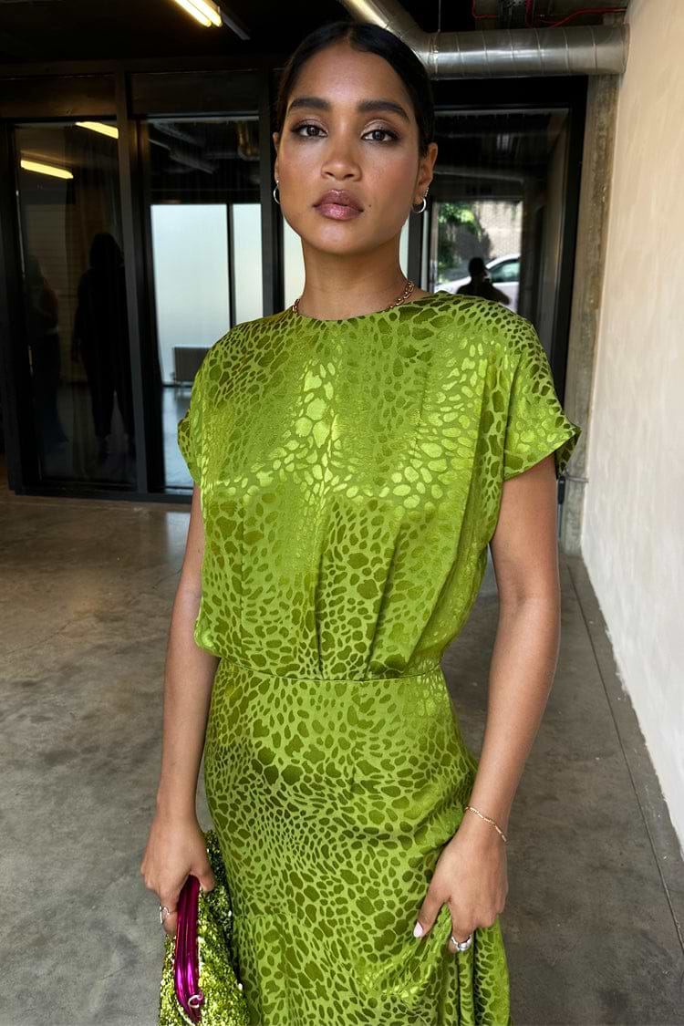 caption_Model wears Green Jacquard Midi Erin Dress in UK 8 / US 4