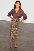 Thumbnail for caption_Model wears Leopard Lucia Denim Jaspre Skirt in UK size 10/ US 6
