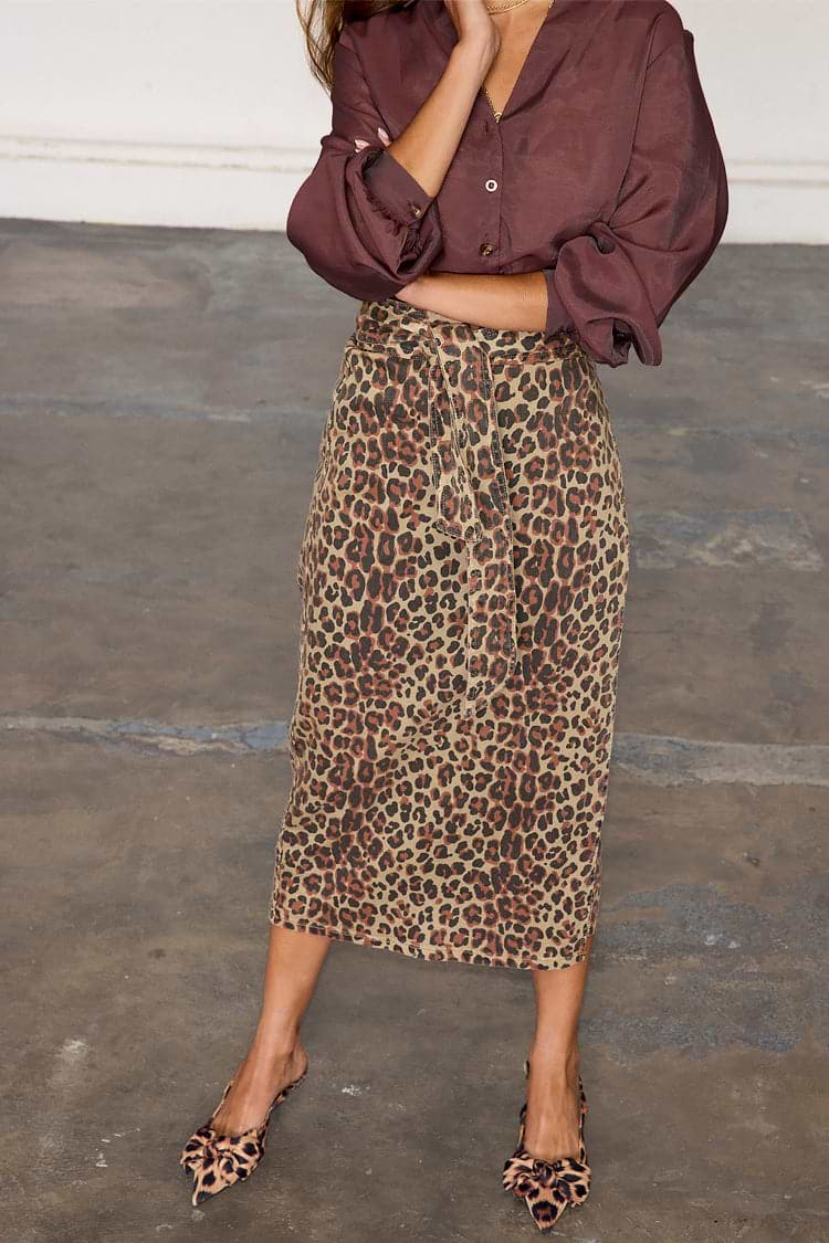 caption_Model wears Leopard Lucia Denim Jaspre Skirt in UK size 10/ US 6