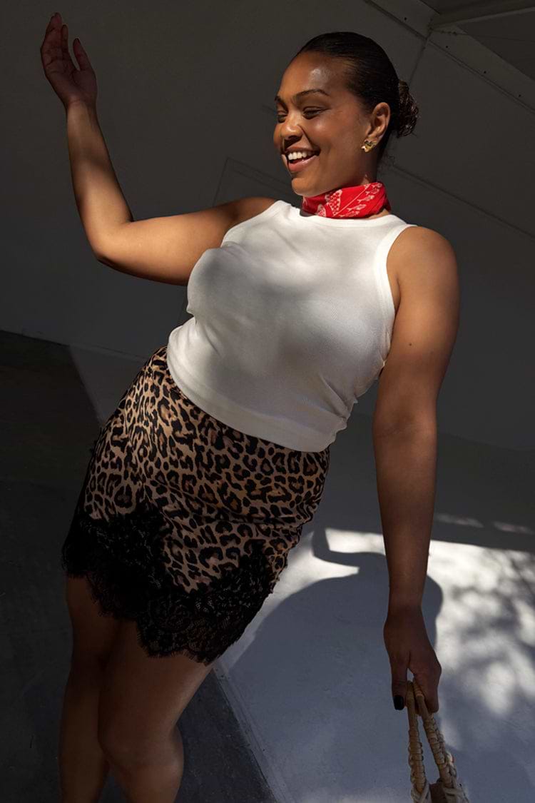 caption_Model wears Leopard Lace Maeva Skirt  in UK size 16/ US 12