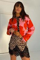 Thumbnail for caption_Model is 5ft7” and wears size M