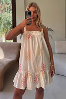 Thumbnail for caption_Model is 5ft7” and wears UK size 16/ US 12
