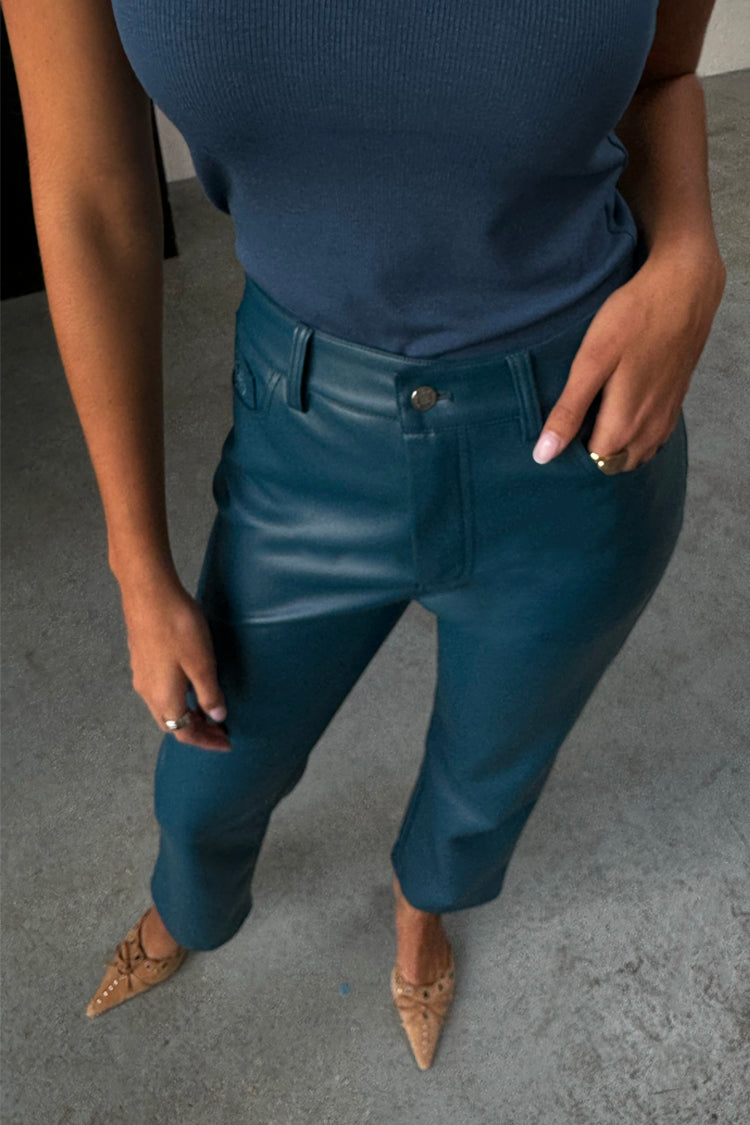 caption_Model is 5ft7” and wears UK size 8/ US 4