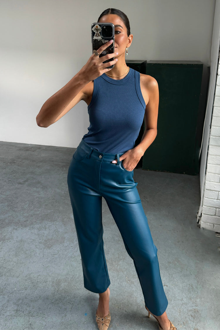 caption_Model is 5ft7” and wears UK size 8/ US 4
