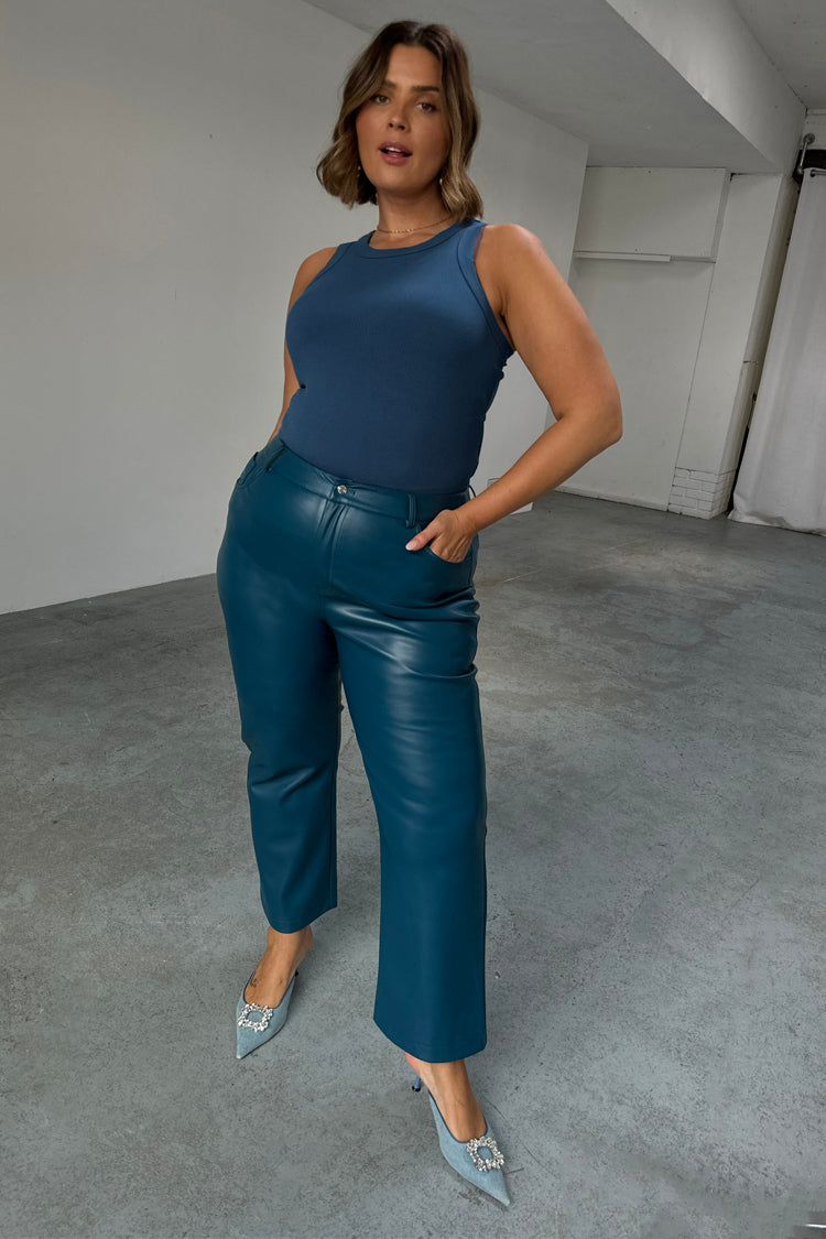 caption_Model is 5ft7” and wears UK size 18/ US 14