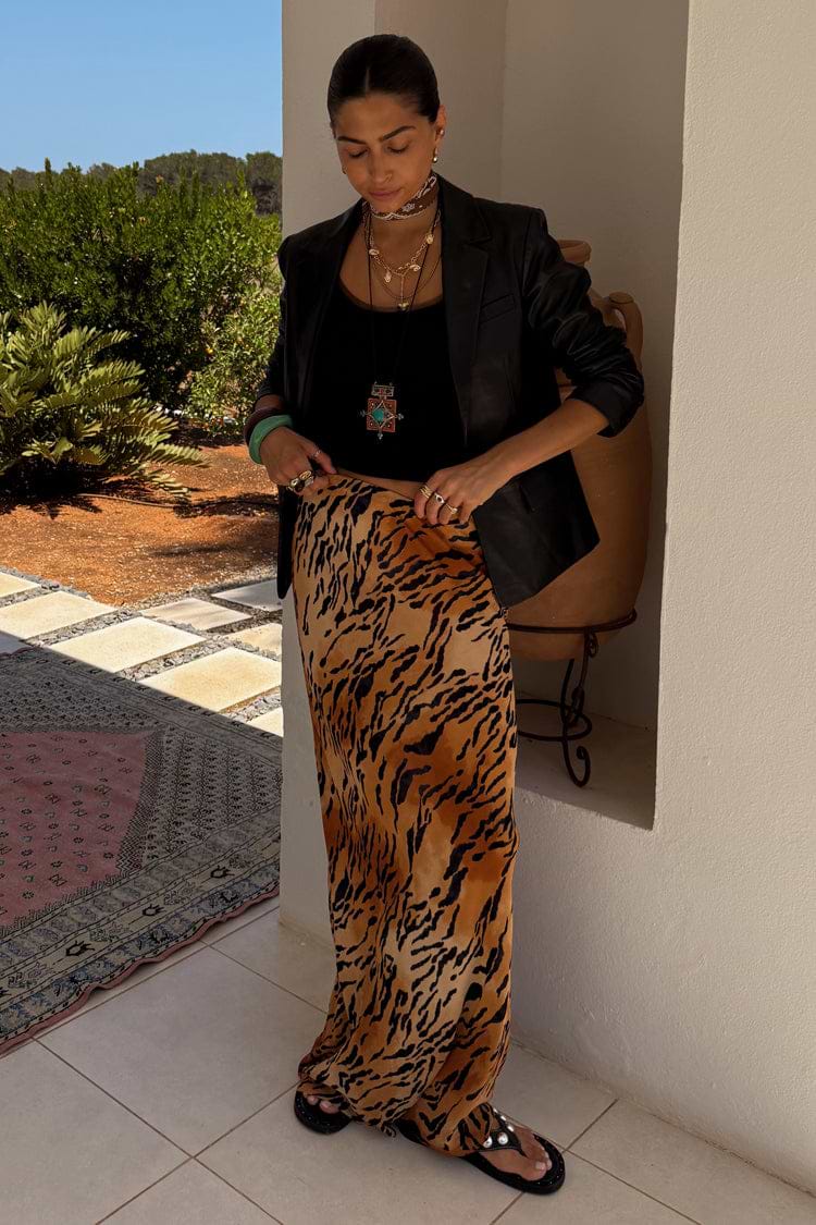 caption_Model is 5ft7” and wears UK size 8/ US 4