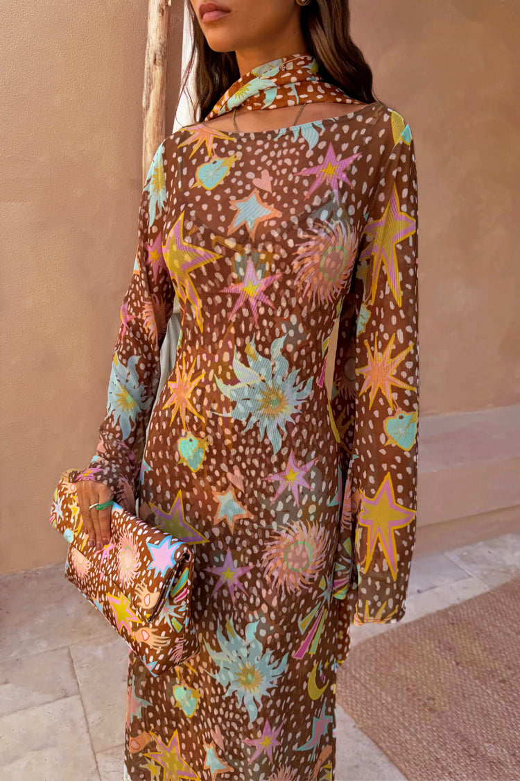 Abito Aria Star Fawn in mesh marrone con stampa a stelle e pois e pochette coordinata.