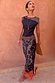 Top in jersey nero e cioccolato con pizzo, abbinato a una gonna maxi con stampa floreale.