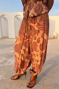 caption_Model is 5ft4” and wears UK size 8/ US 4