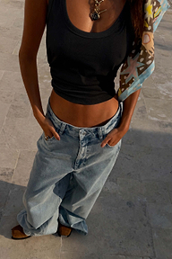  caption_Model is 5ft4” and is wearing size M