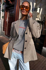 caption_Model is 5ft6” and wears UK size 10/ US 6 
