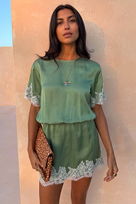 caption_Model is 5ft7” and wears UK size 10/ US 6 