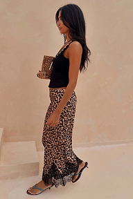 caption_Model is 5ft7” and wears UK size 10/ US 6 