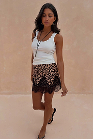 caption_Model is 5ft7” and wears UK size 10/ US 6 