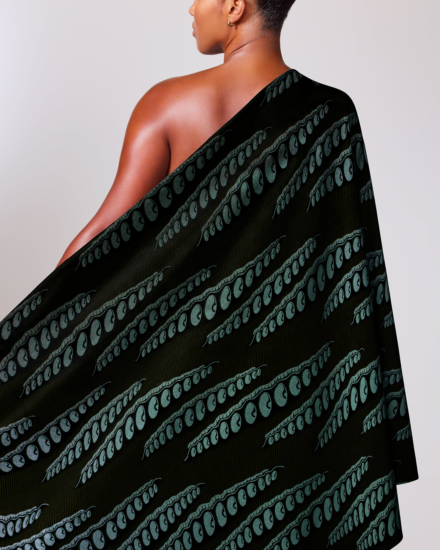 Sky Wax | VL04339.115 | Red-Green Pearl Embellished