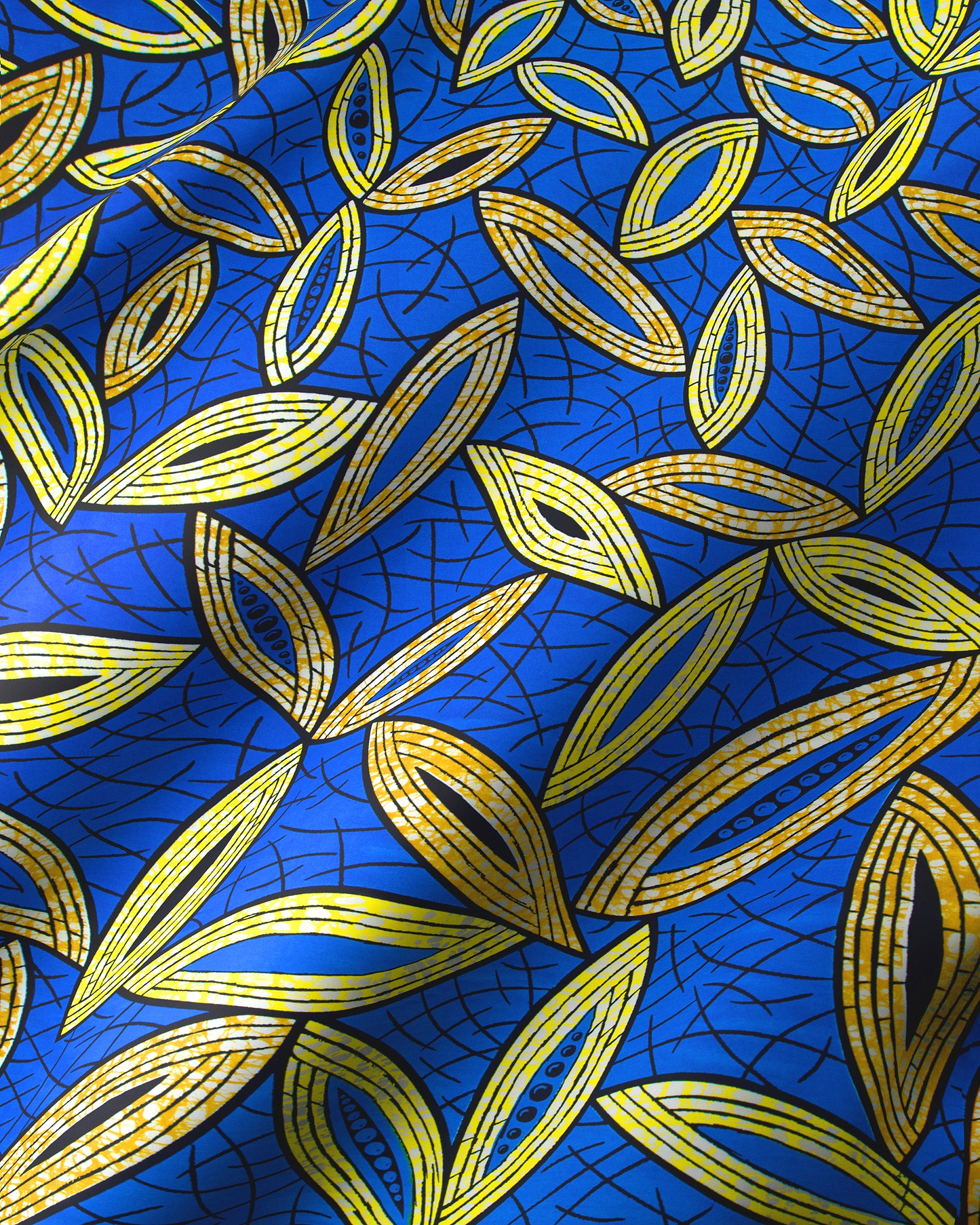 Vibrant blue fabric adorned bold super-wax vls1884.001