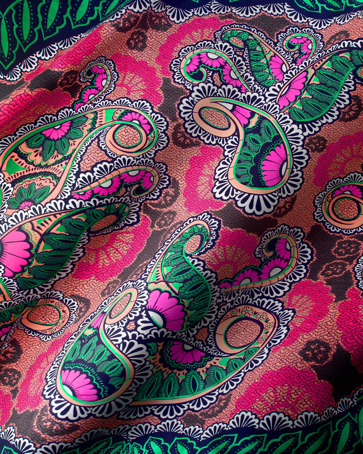 Satin Royal | VLW0390.009 | Orné de Vert Émeraude