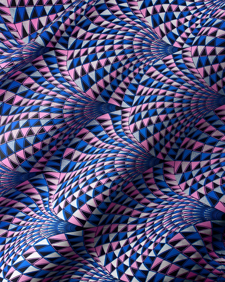 Vibrant geometric-patterned fabric triangles bold wax hollandais vlw2094.028