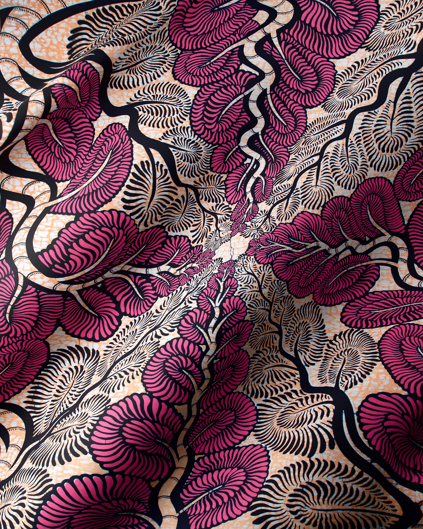 Vibrant magenta black patterned fabric wax hollandais vlw3579.006