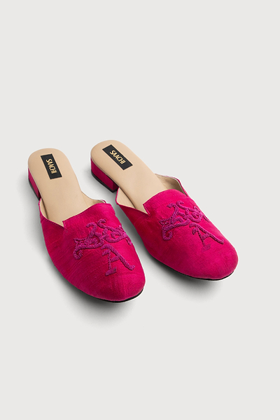 A embroidered Mule Deep Pink