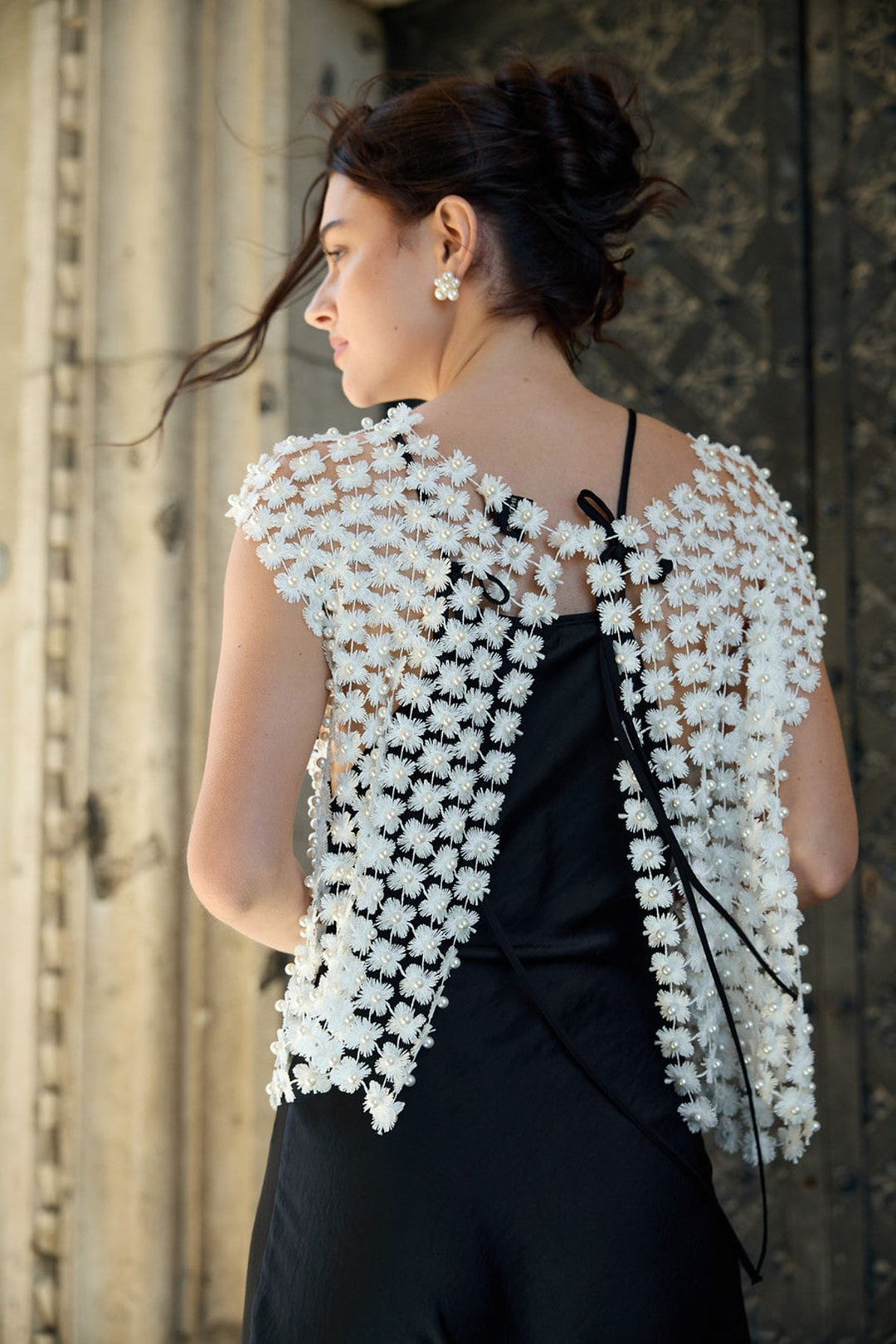 Floral Shell Pearl Capelet - White