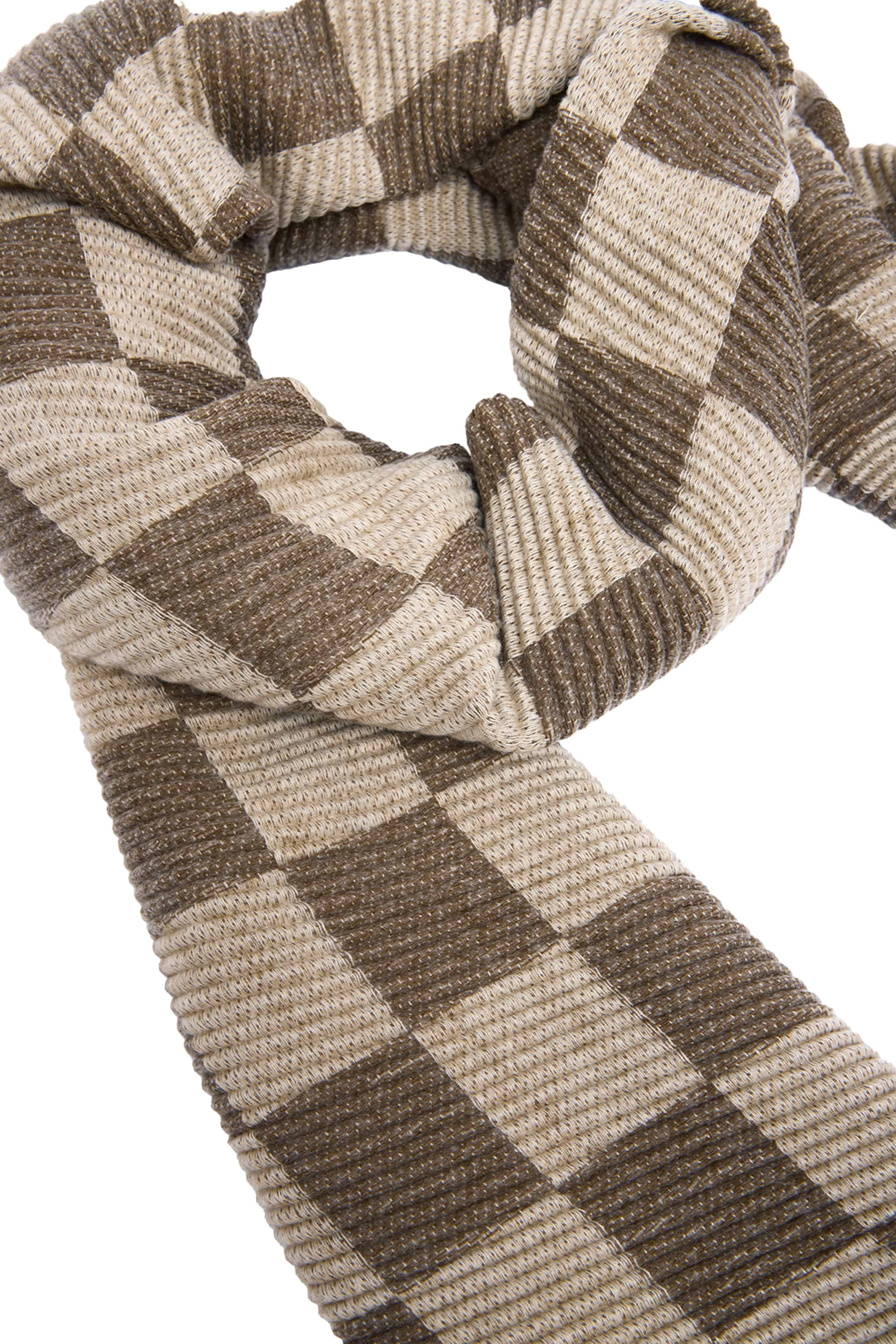 Crinkled Checkered Scarf – SAACHI Crinkled Checkered Scarf – SAACHI
