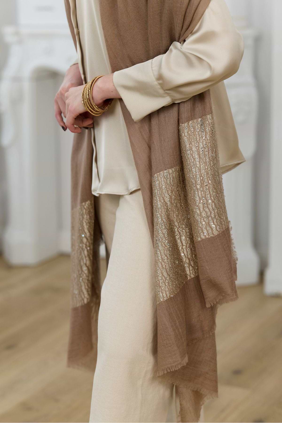Simply Embellished Cashmere Solid Color Scarf | Saachi – SAACHI