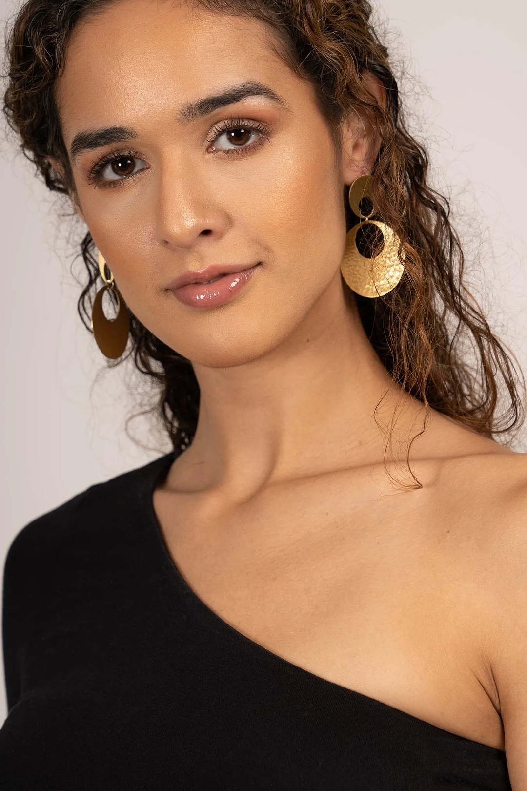 Doris Hammered Earring Gold