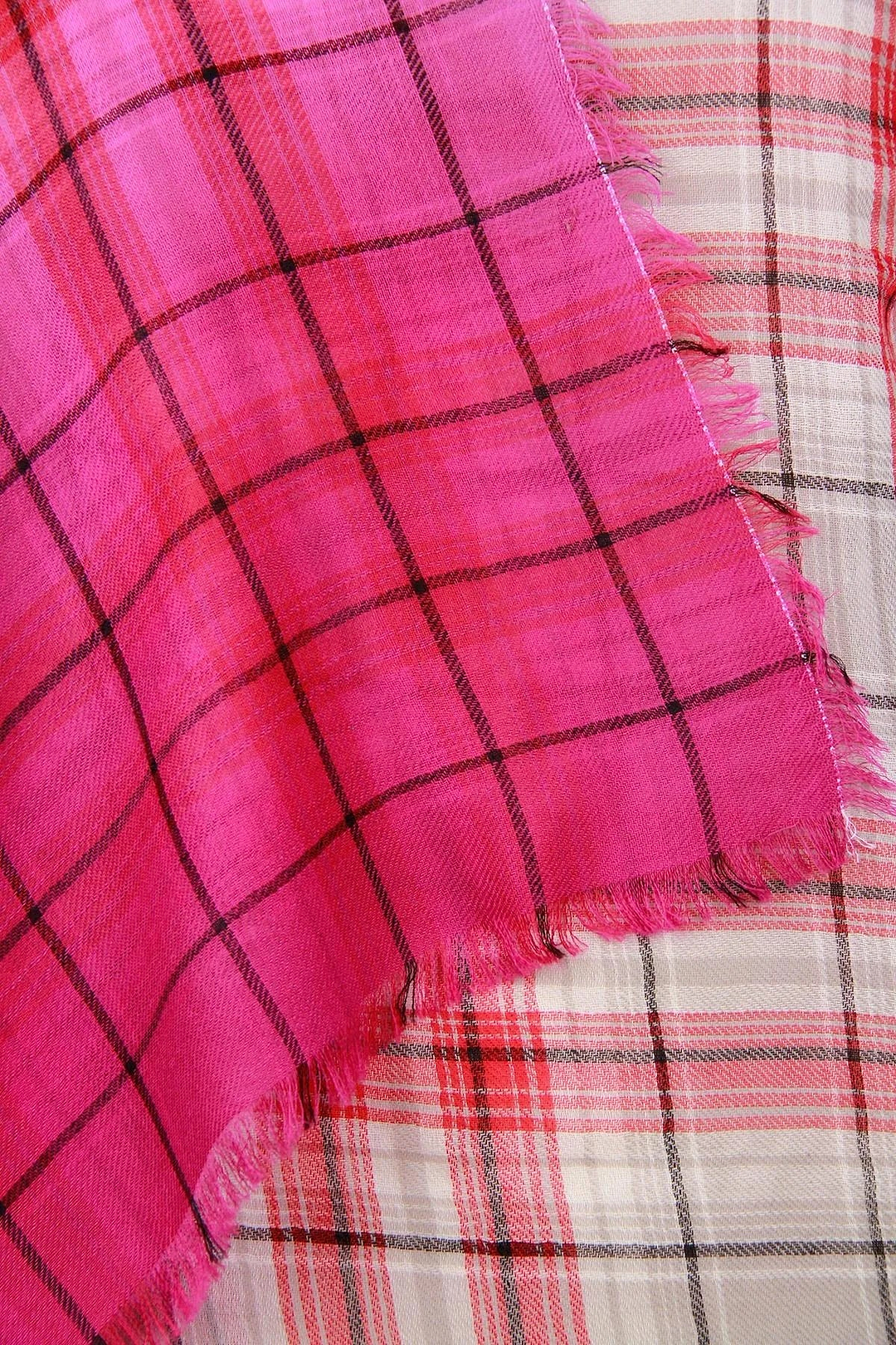 Queens Plaid Ombre Scarf Fuchsia